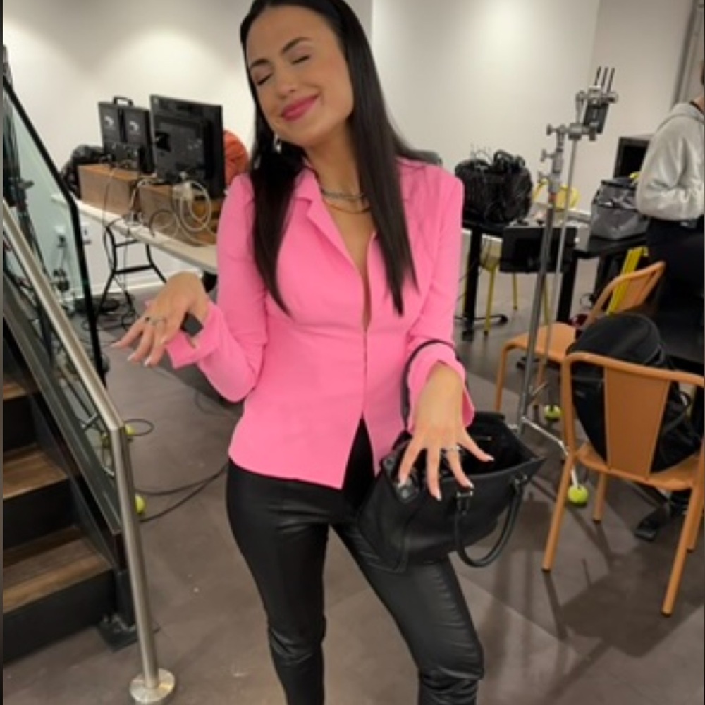 AU Dovima Blazer Shocking Pink sold out online!